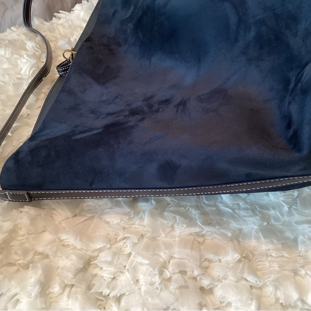 Gap Vegan Suede Bucket Bag - Picture 3 of 7
